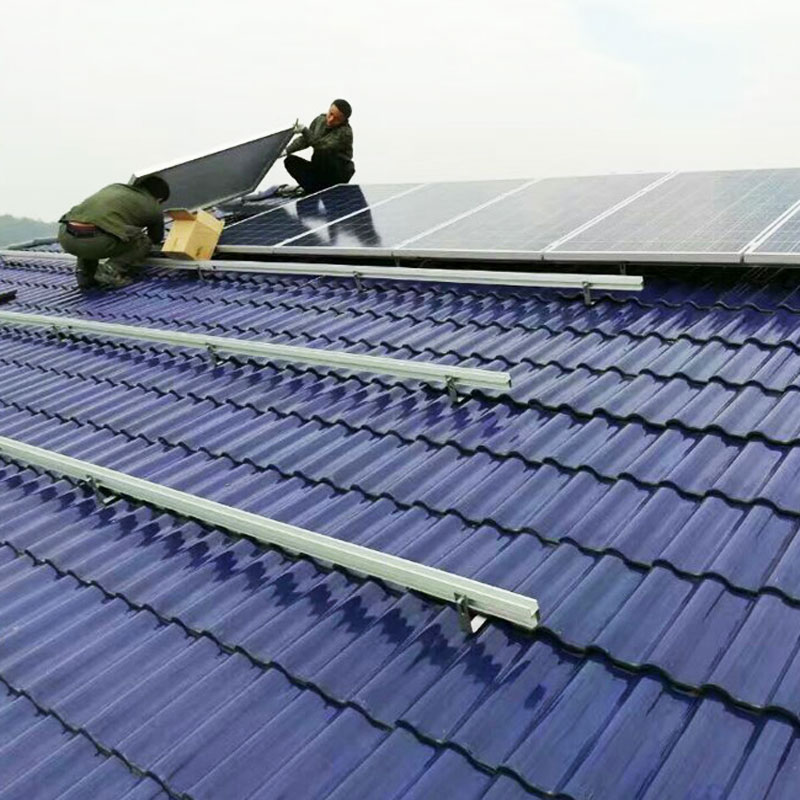 Support solaire pour toit en pente (toit en tuiles)