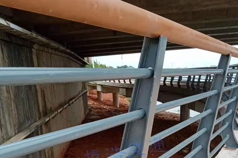 Garde-corps fluvial