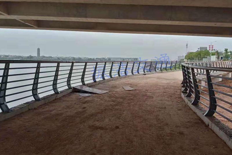 Garde-corps fluvial