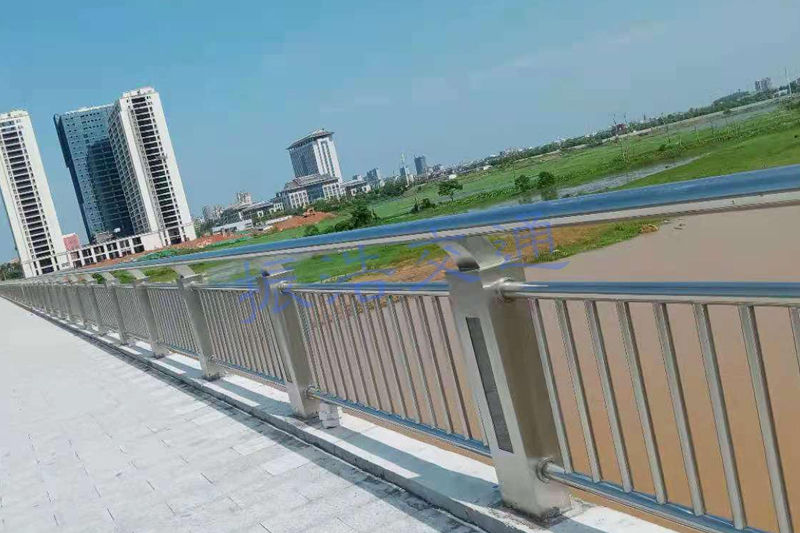 Garde-corps fluvial